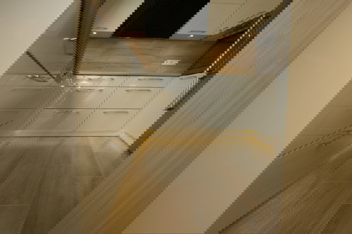 BIRCHWOOD & HIGH GLOSS WHITE LAQUER