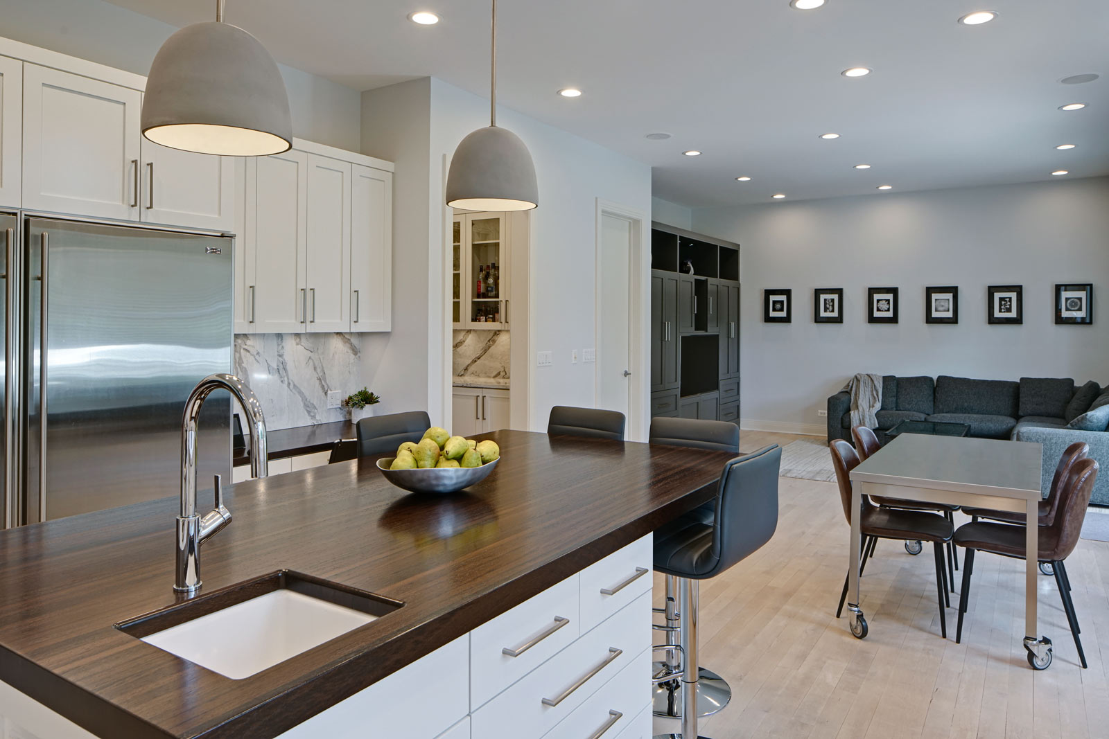 ANMERKUNGEN AUS MARMOR