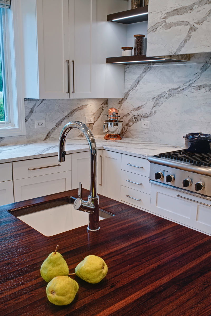 ANMERKUNGEN AUS MARMOR