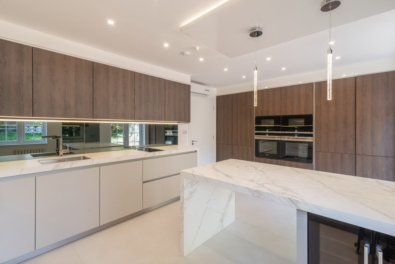 OAK, MARBLE & WHITE GLOSS