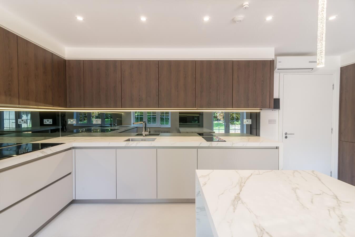 OAK, MARBLE & WHITE GLOSS
