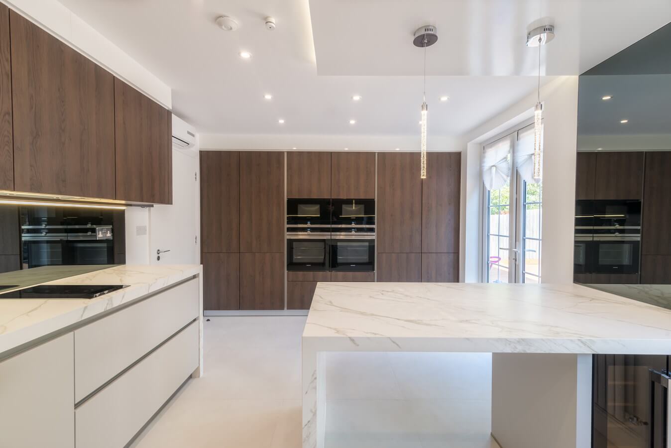 OAK, MARBLE & WHITE GLOSS