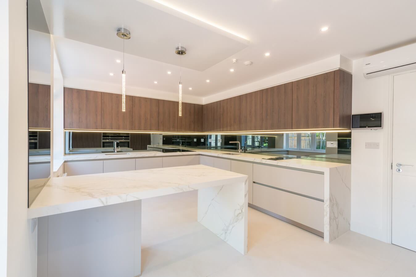 OAK, MARBLE & WHITE GLOSS