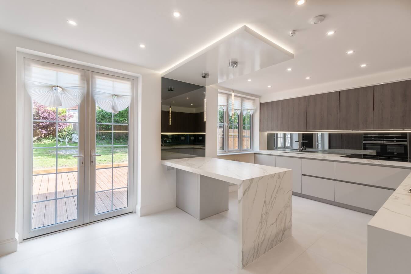 OAK, MARBLE & WHITE GLOSS