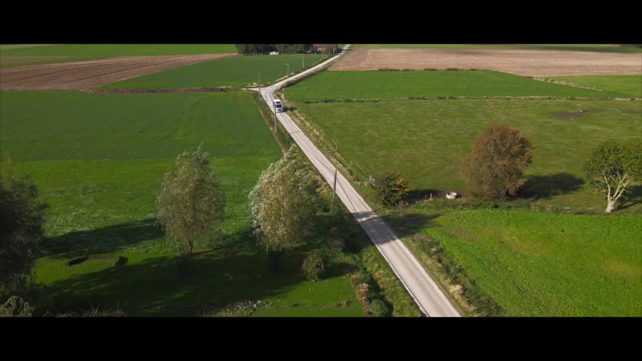 PRÈSENTATION CAMIONNETTE 2 CHEVAUX  thumbnail