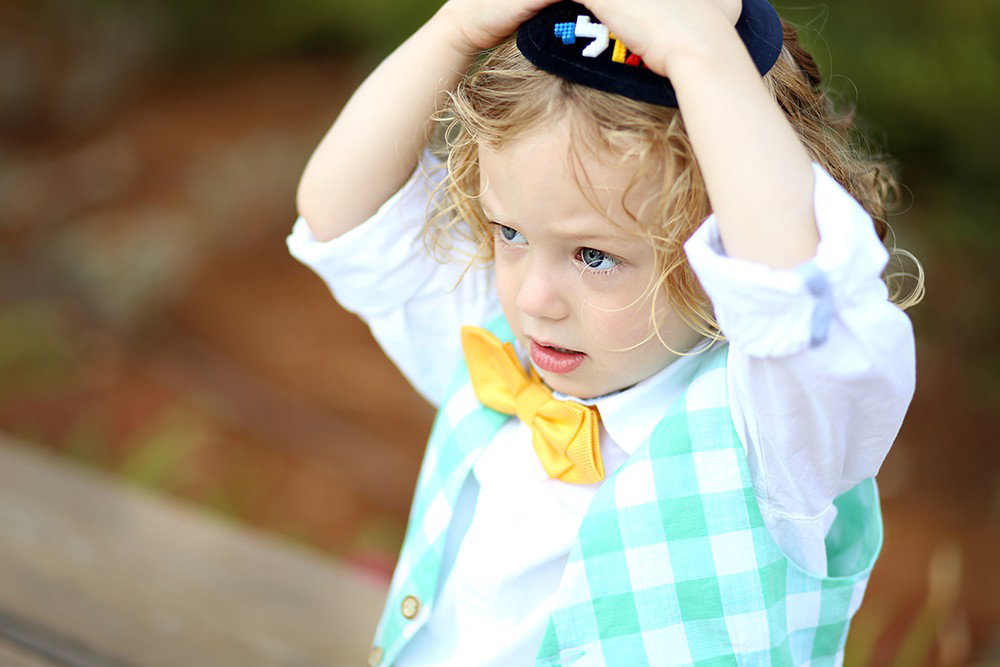 Age 3 how exciting! The moment when the little one turns into a little gerber, is told. And the hair?! At least we will have pictures as a souvenir.
