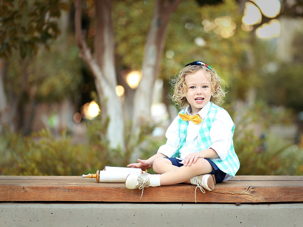 Age 3 how exciting! The moment when the little one turns into a little gerber, is told. And the hair?! At least we will have pictures as a souvenir.