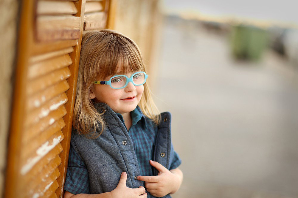 Age 3 how exciting! The moment when the little one turns into a little gerber, is told. And the hair?! At least we will have pictures as a souvenir.