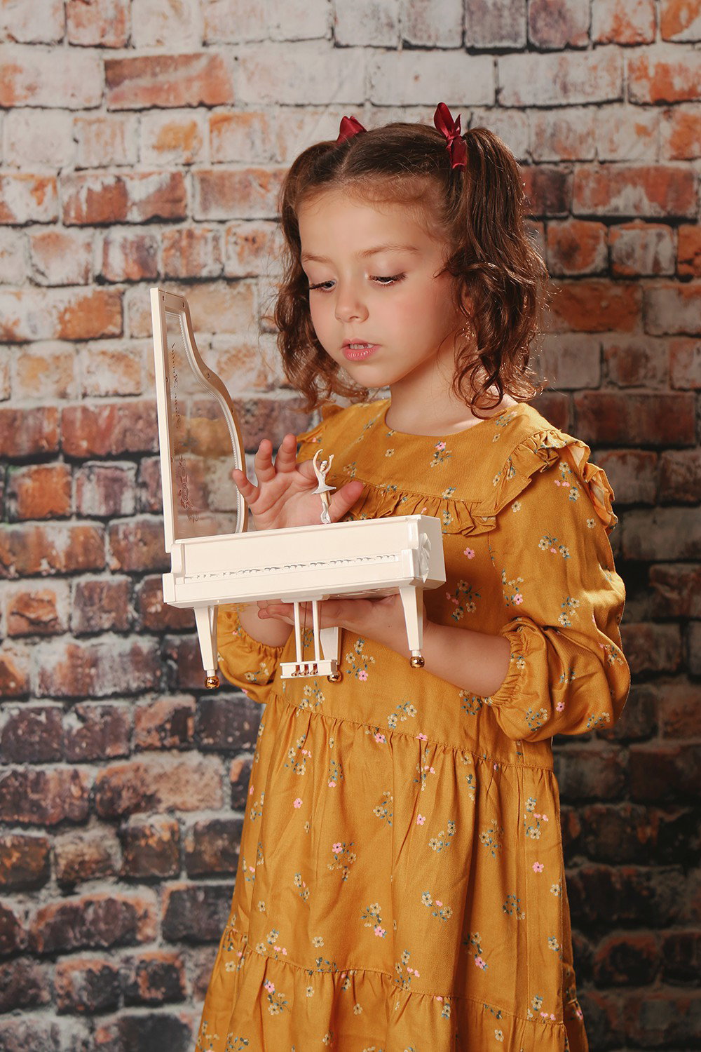 Fun and beautiful moments of childhood and family interaction!