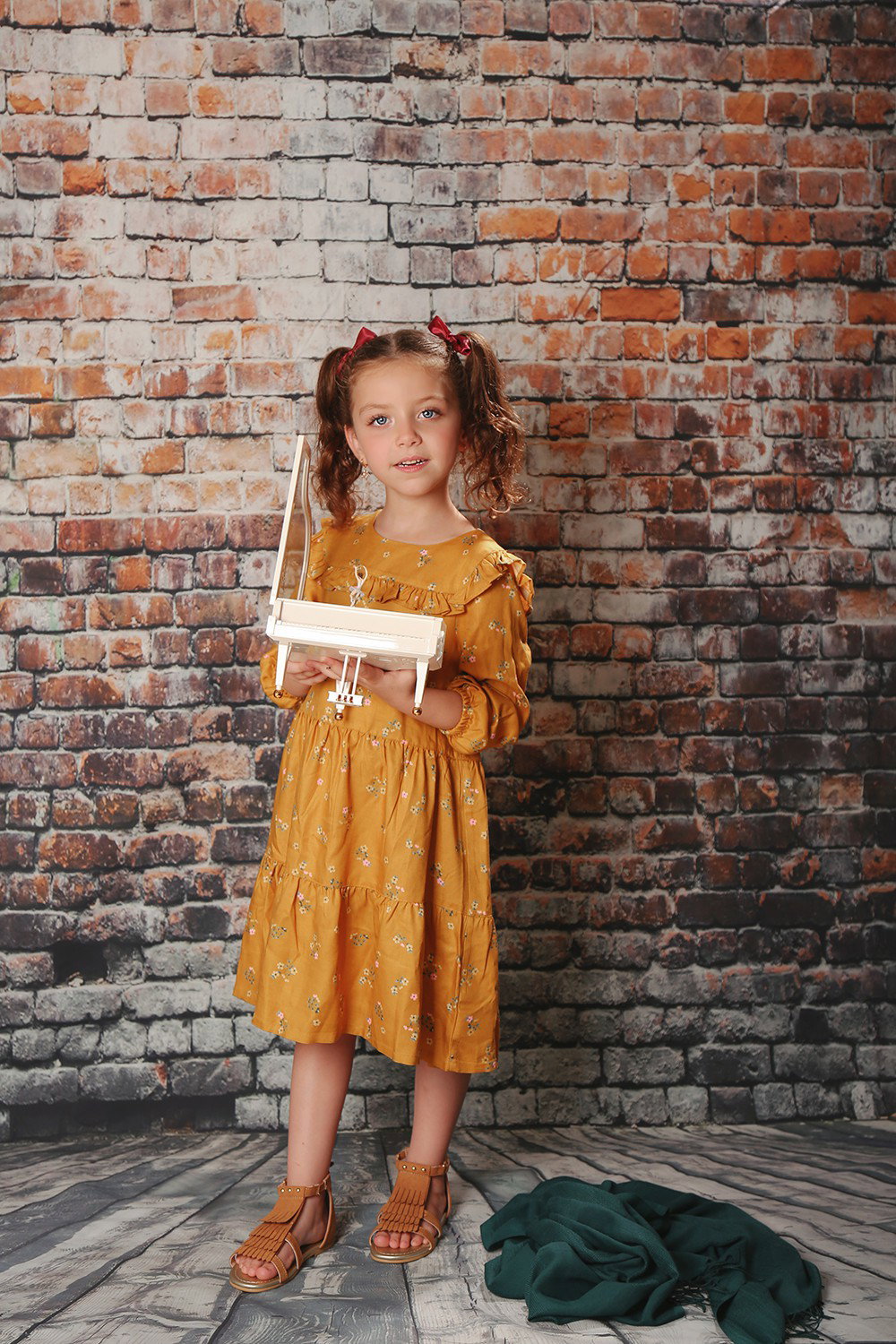 Fun and beautiful moments of childhood and family interaction!