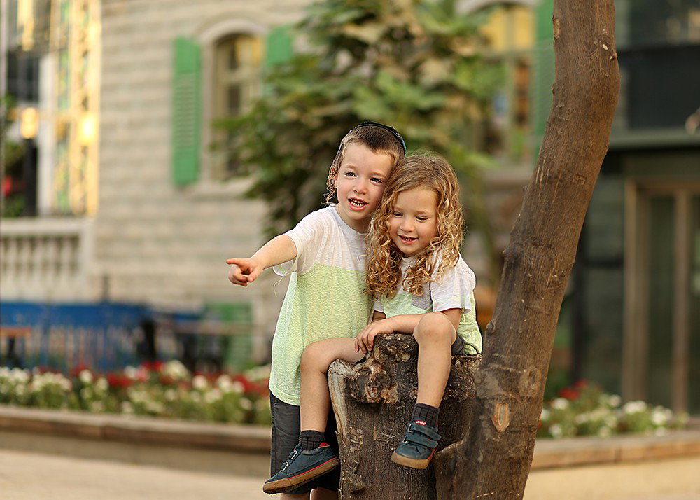 Fun and beautiful moments of childhood and family interaction!