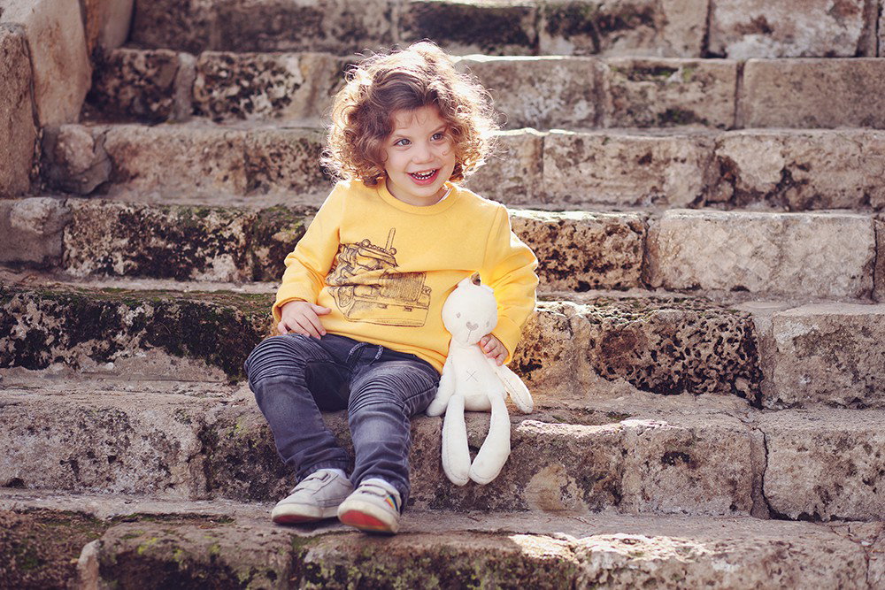 Age 3 how exciting! The moment when the little one turns into a little gerber, is told. And the hair?! At least we will have pictures as a souvenir.