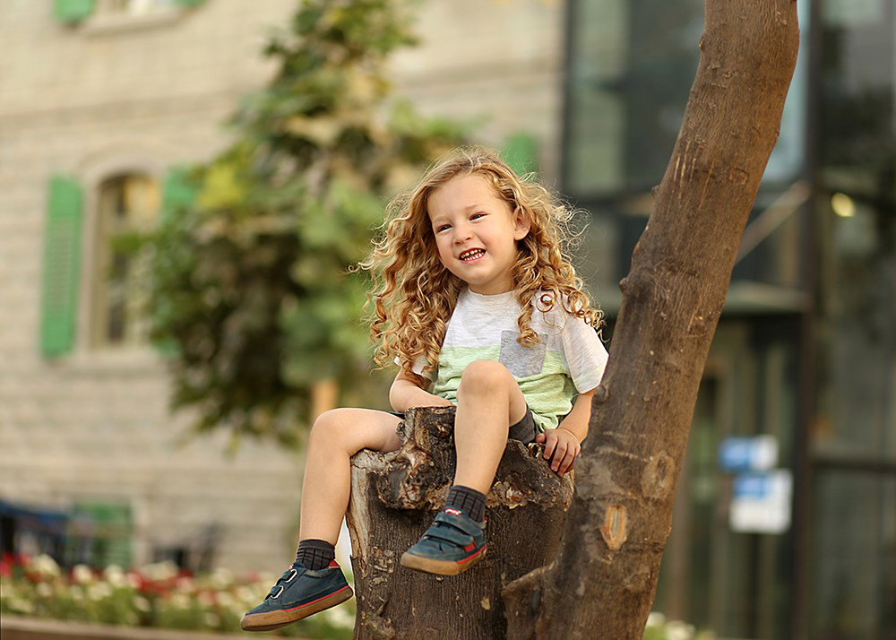 Age 3 how exciting! The moment when the little one turns into a little gerber, is told. And the hair?! At least we will have pictures as a souvenir.