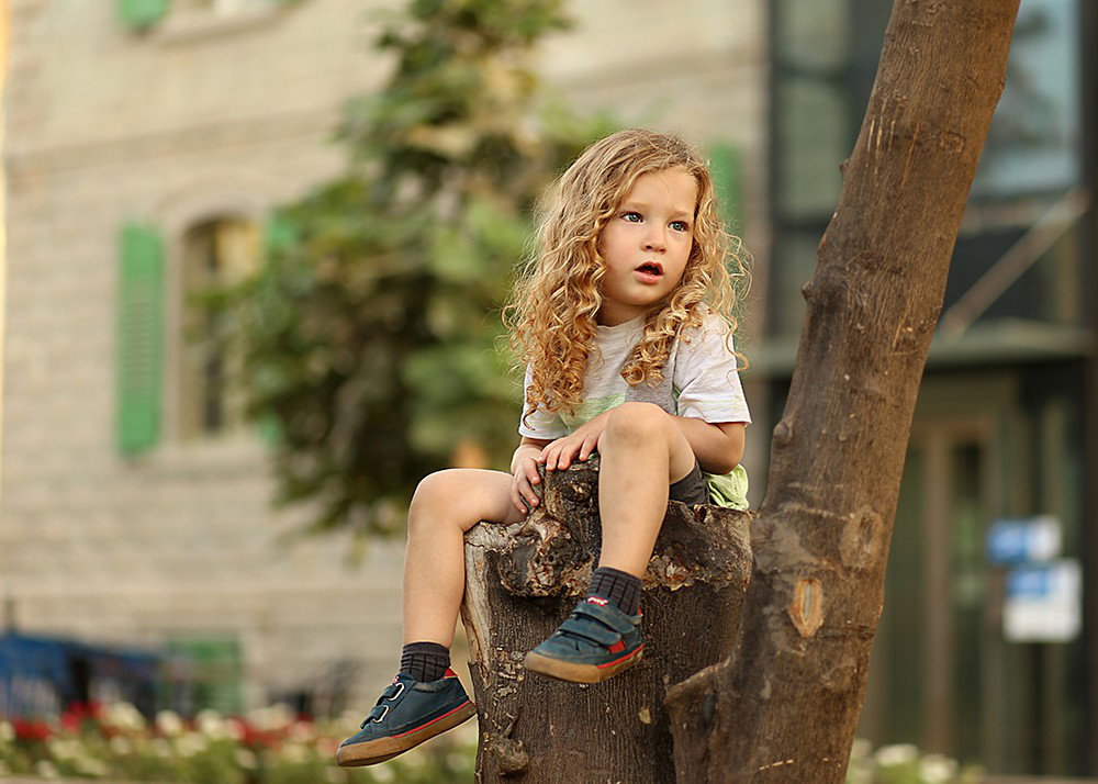 Age 3 how exciting! The moment when the little one turns into a little gerber, is told. And the hair?! At least we will have pictures as a souvenir.