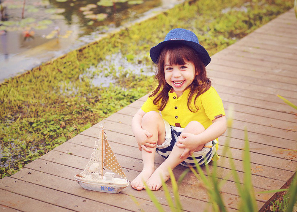 Age 3 how exciting! The moment when the little one turns into a little gerber, is told. And the hair?! At least we will have pictures as a souvenir.