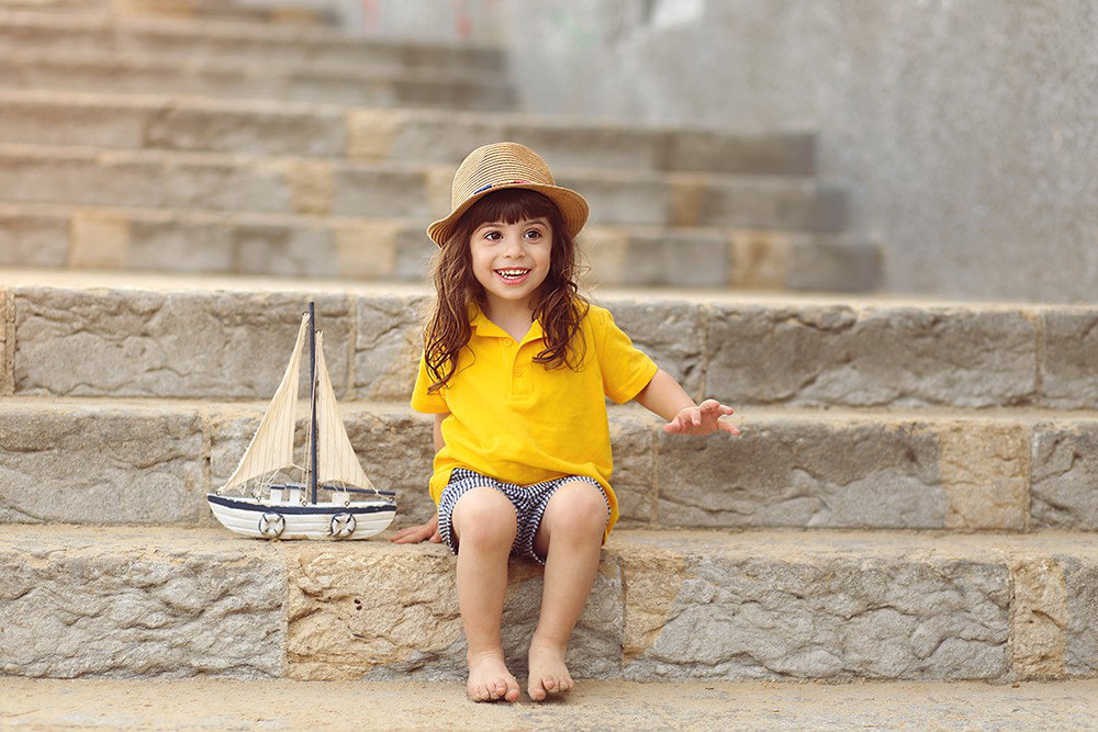 Age 3 how exciting! The moment when the little one turns into a little gerber, is told. And the hair?! At least we will have pictures as a souvenir.