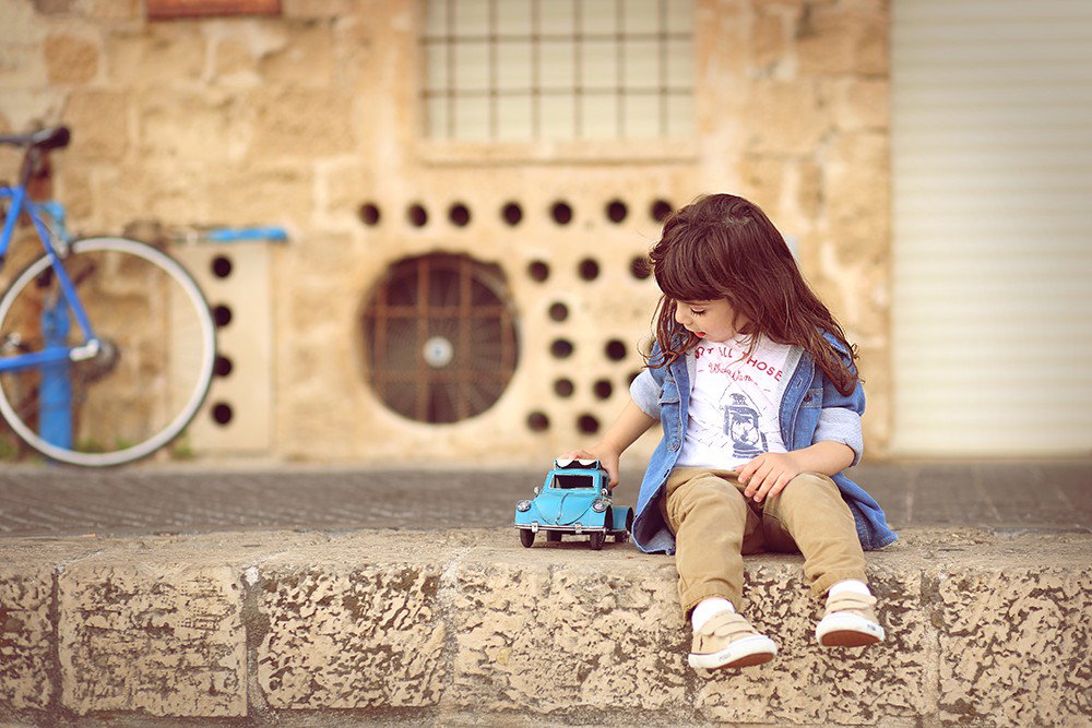 Age 3 how exciting! The moment when the little one turns into a little gerber, is told. And the hair?! At least we will have pictures as a souvenir.