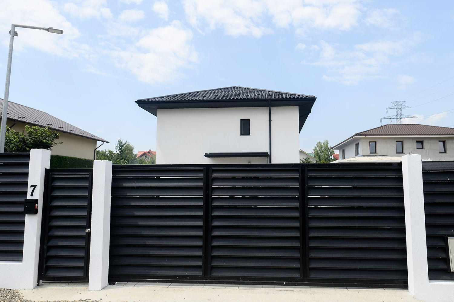 Venetian blind fences
