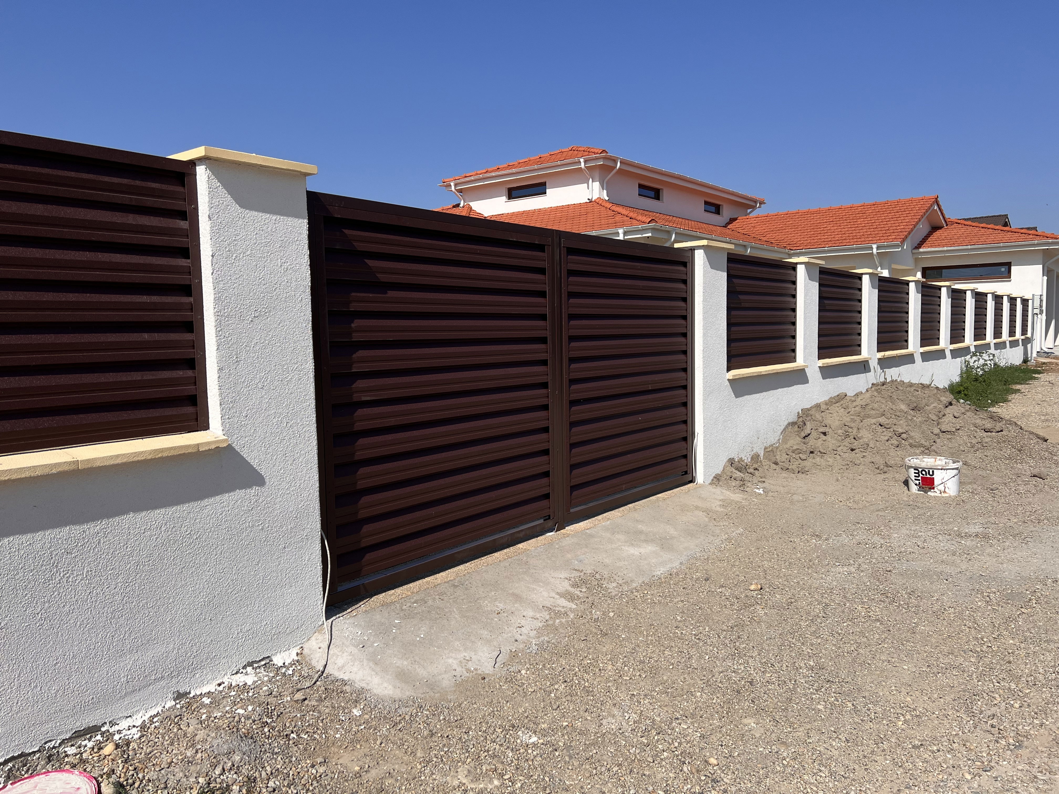Venetian blind fences