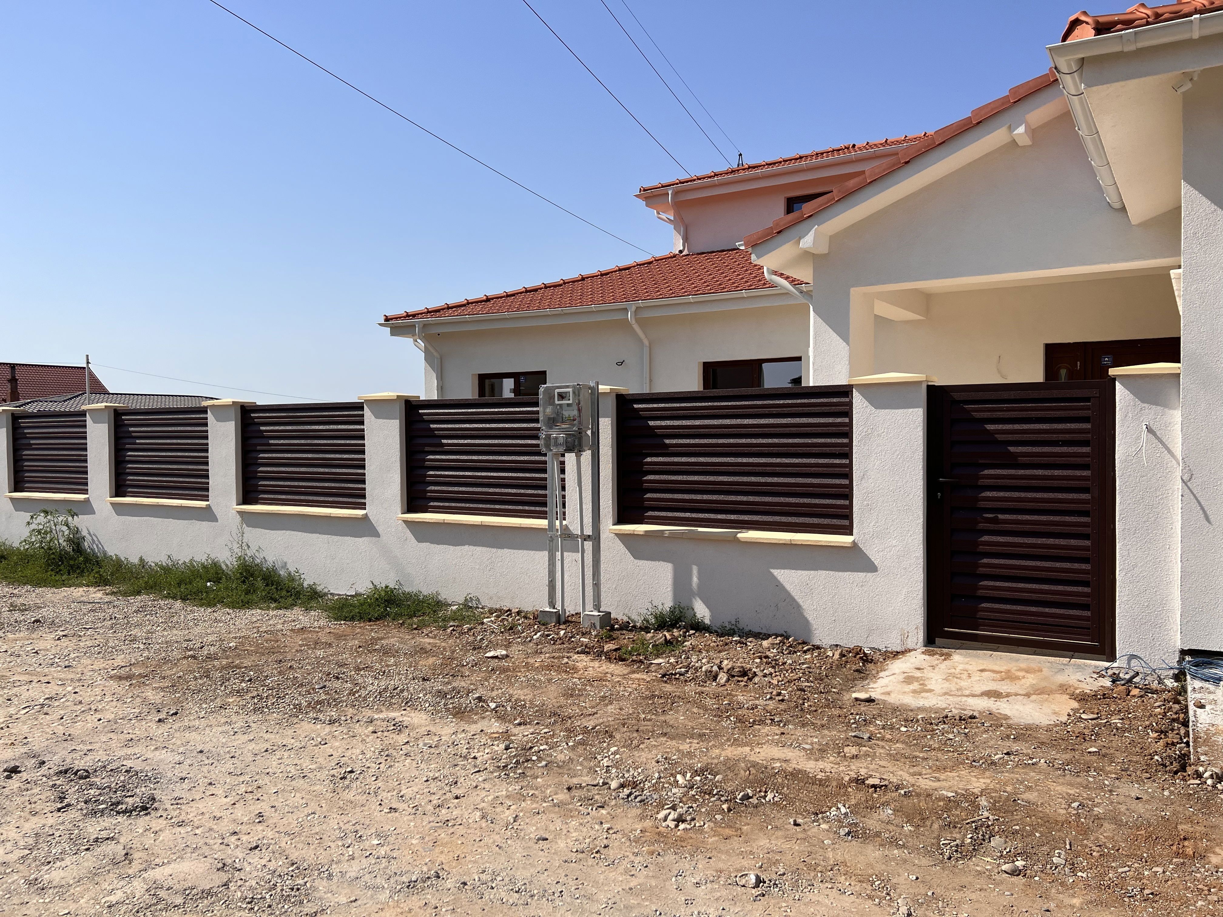 Venetian blind fences
