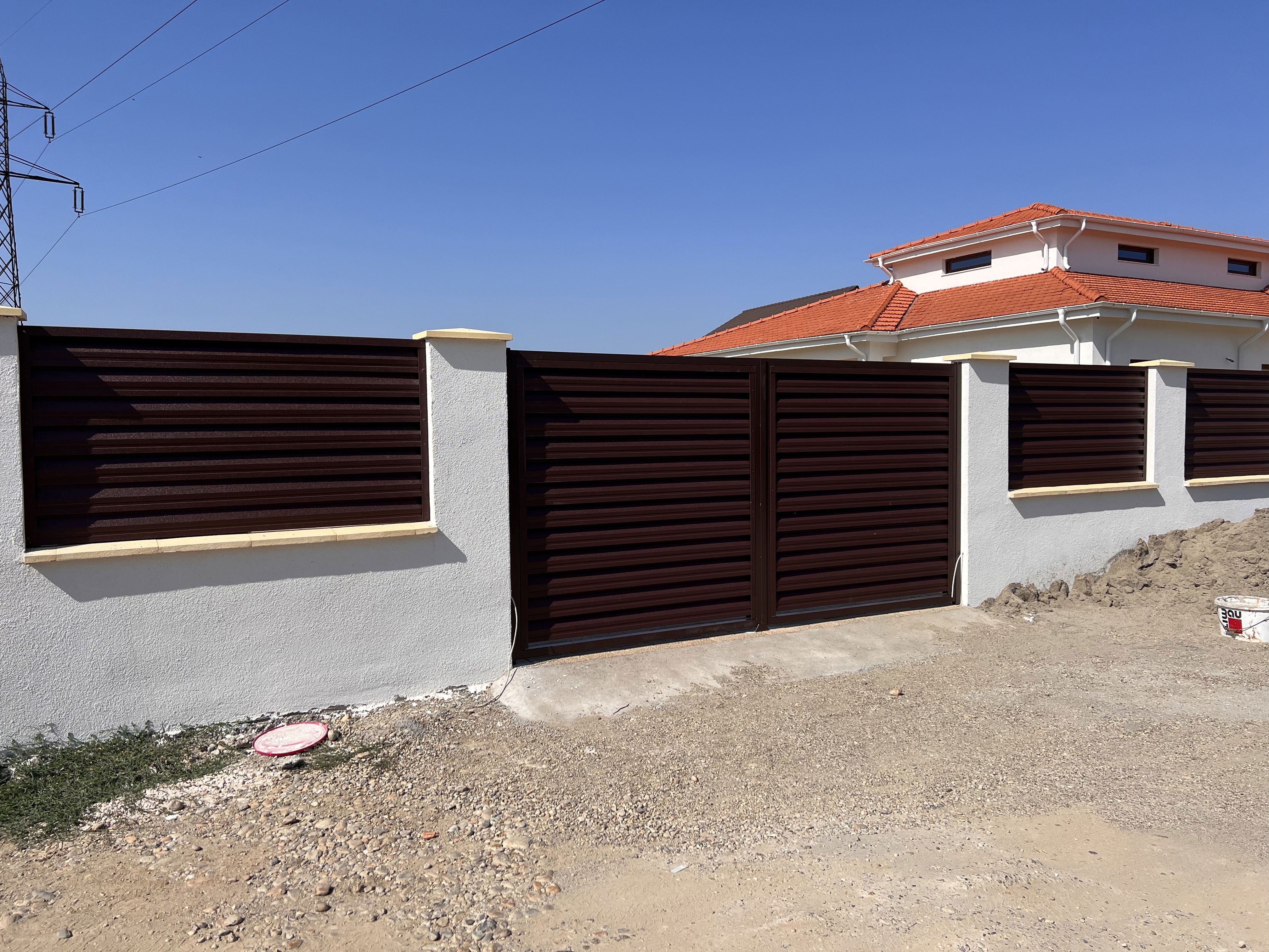 Venetian blind fences