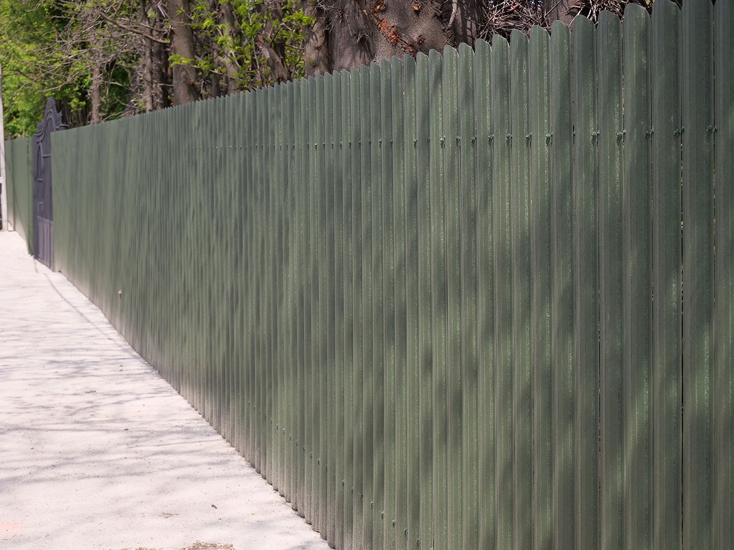 Metal slatted fences