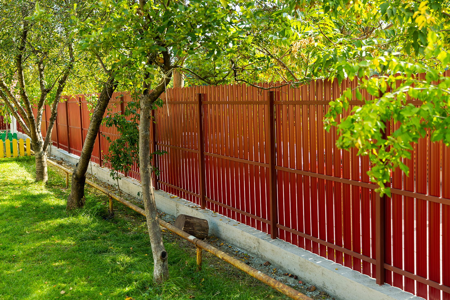 Metal slatted fences