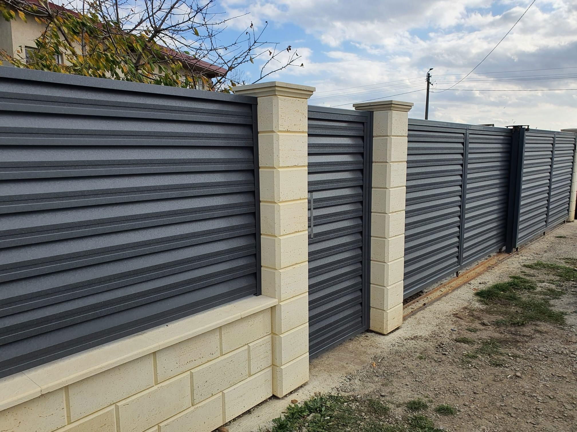 Venetian blind fences