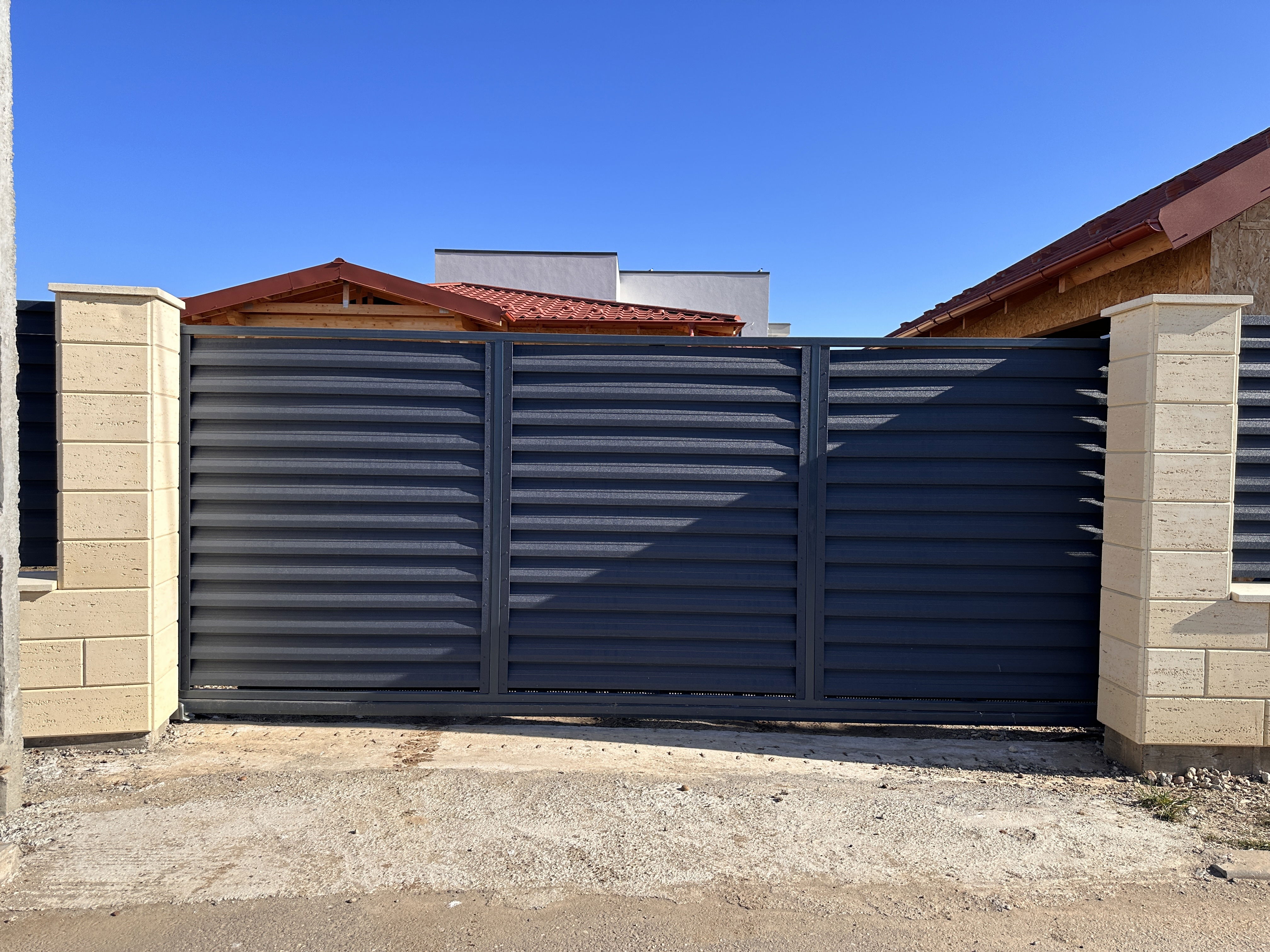 Venetian blind fences