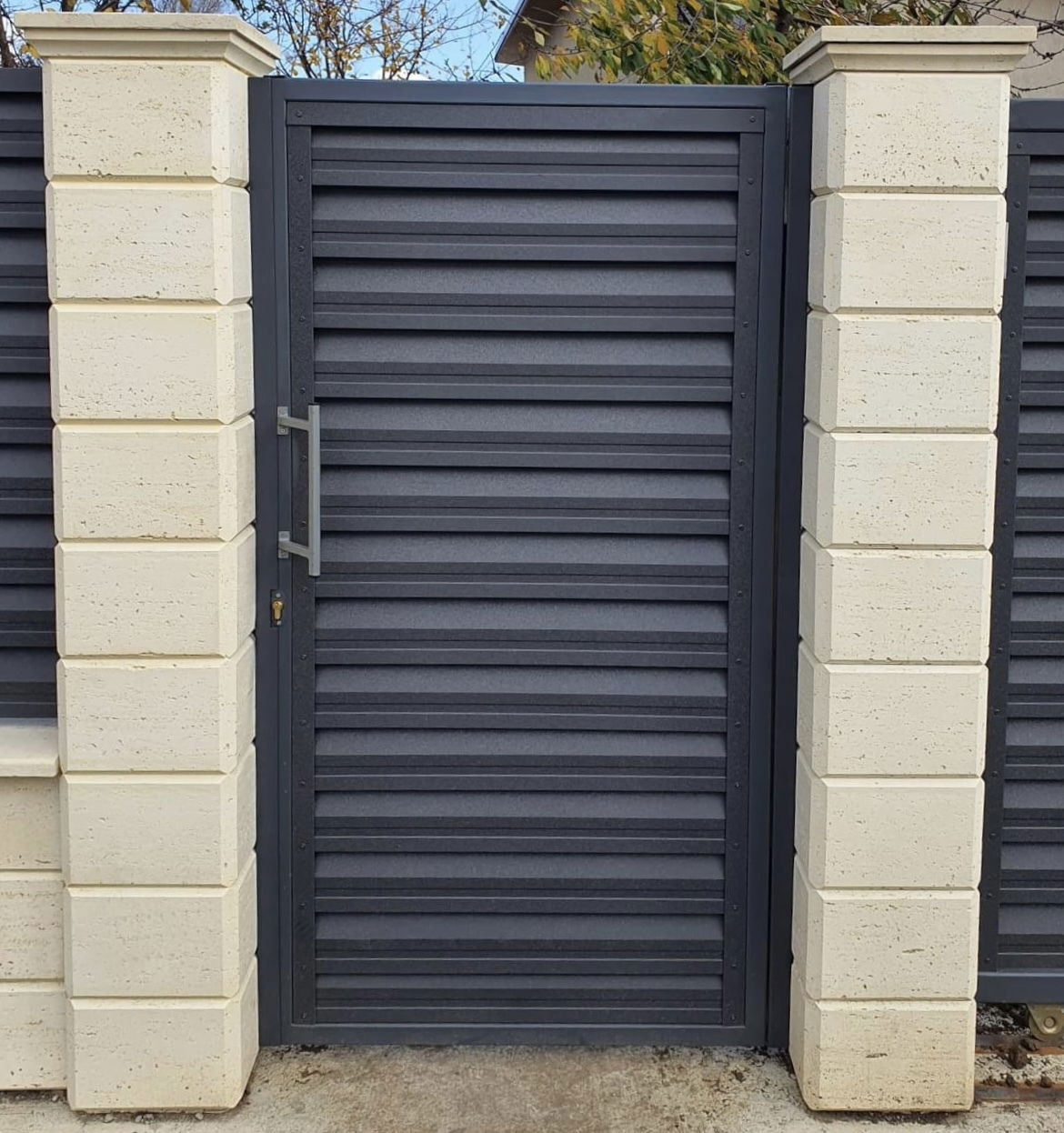 Venetian blind fences