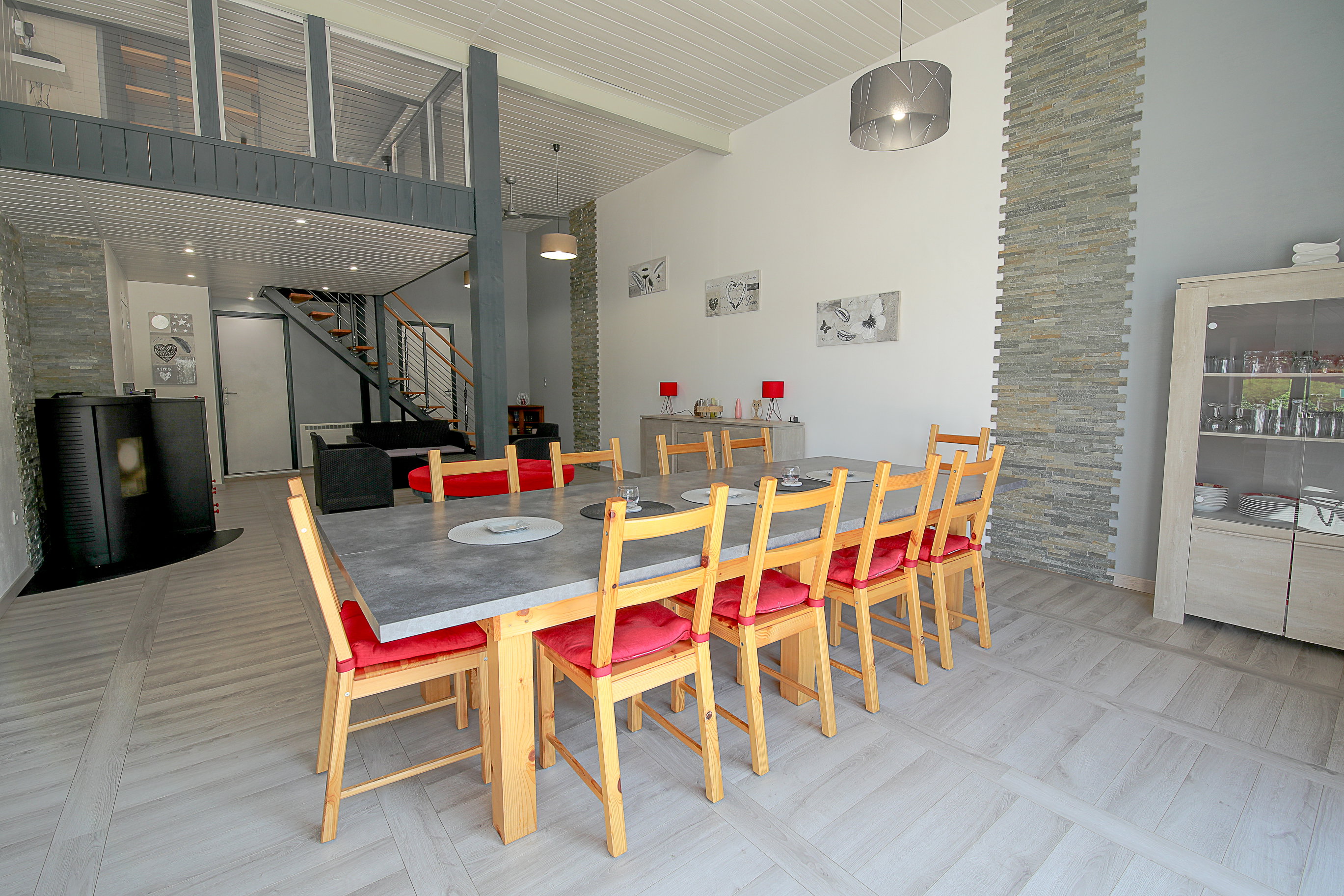 Large room with view to the outside and high ceilings