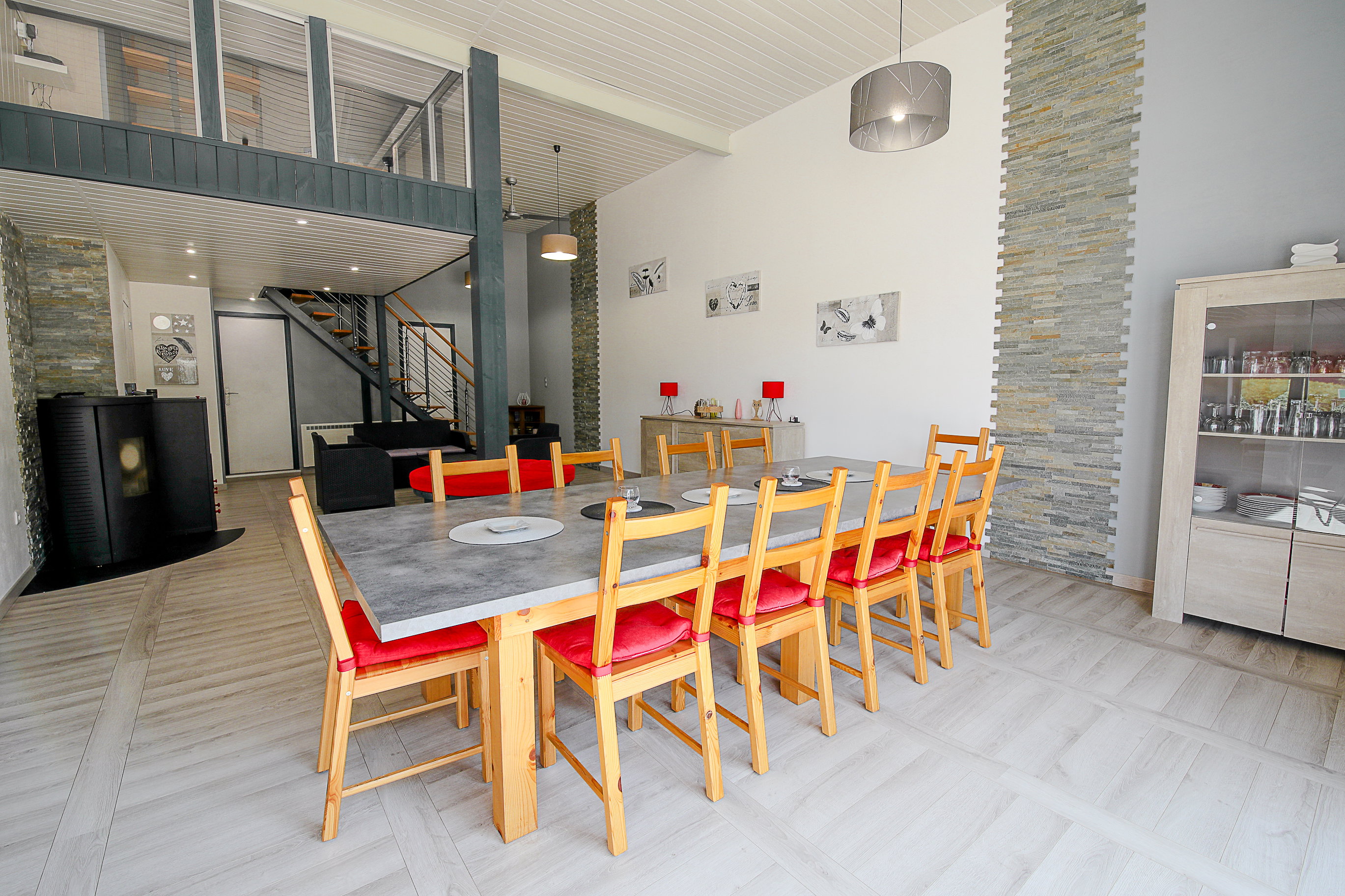 Large room with view to the outside and high ceilings