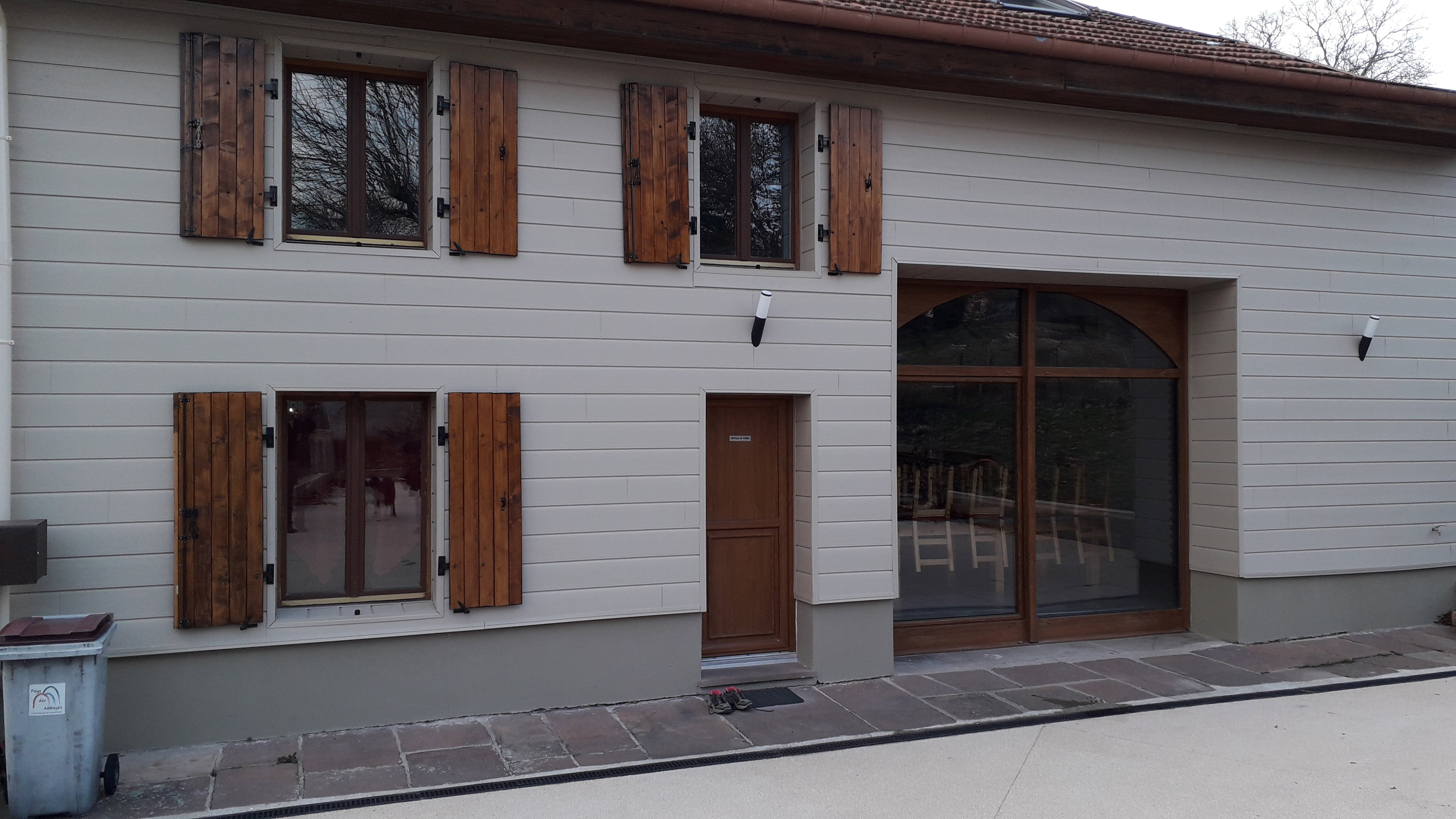 Photos of the exterior and direct surroundings