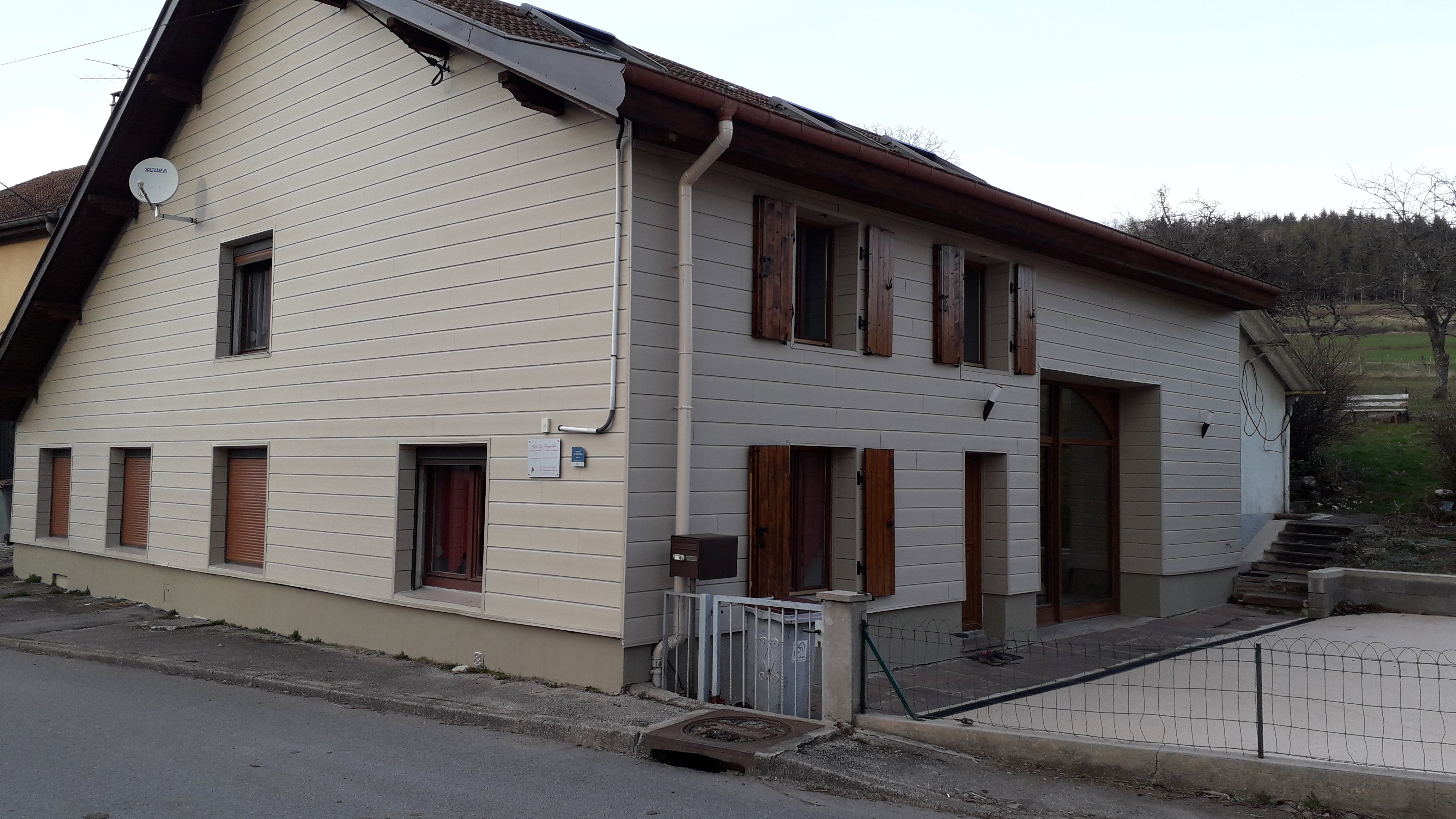 Photos of the exterior and direct surroundings