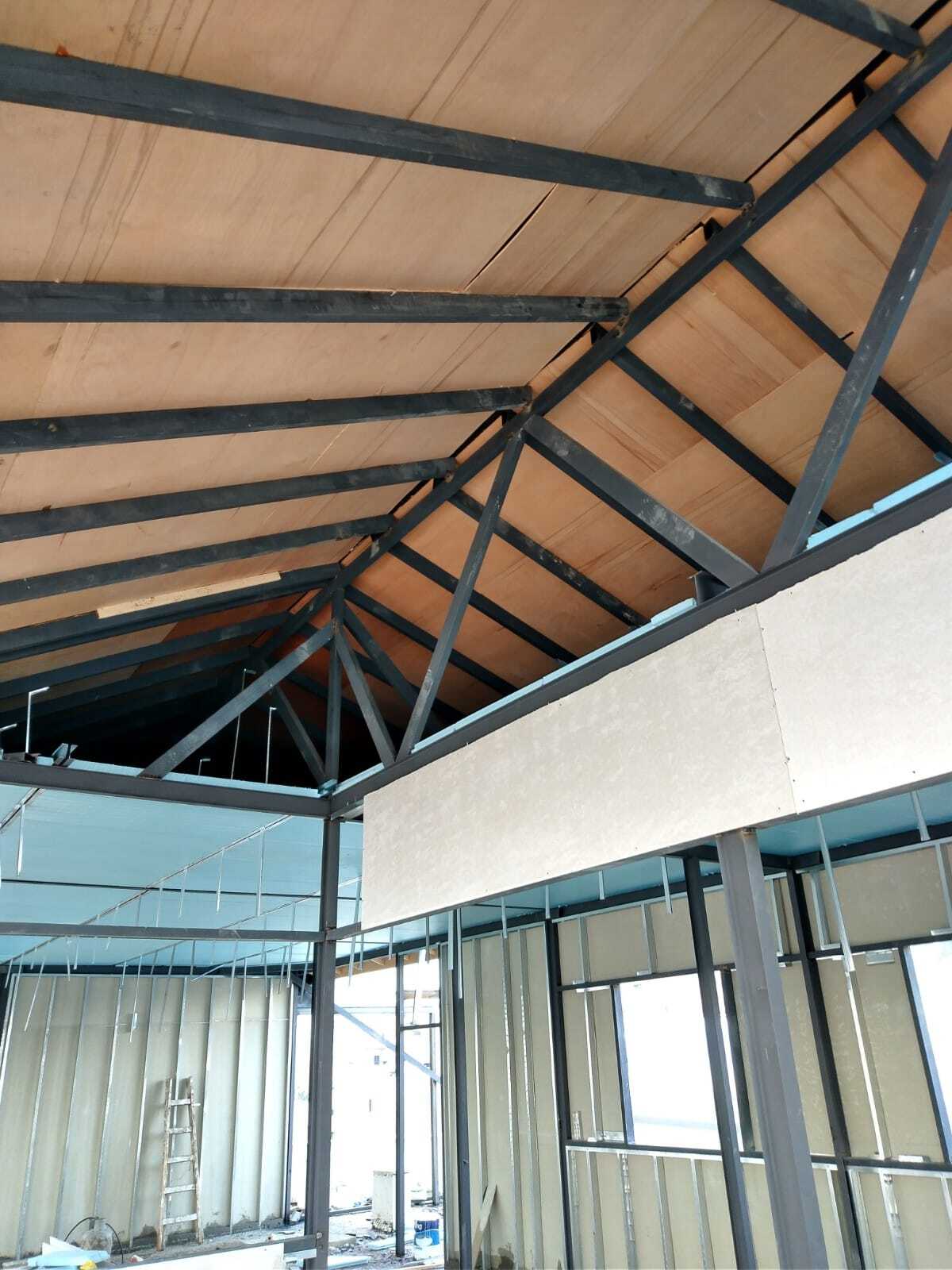 Implementation of a tiled roof in the Rabieh area