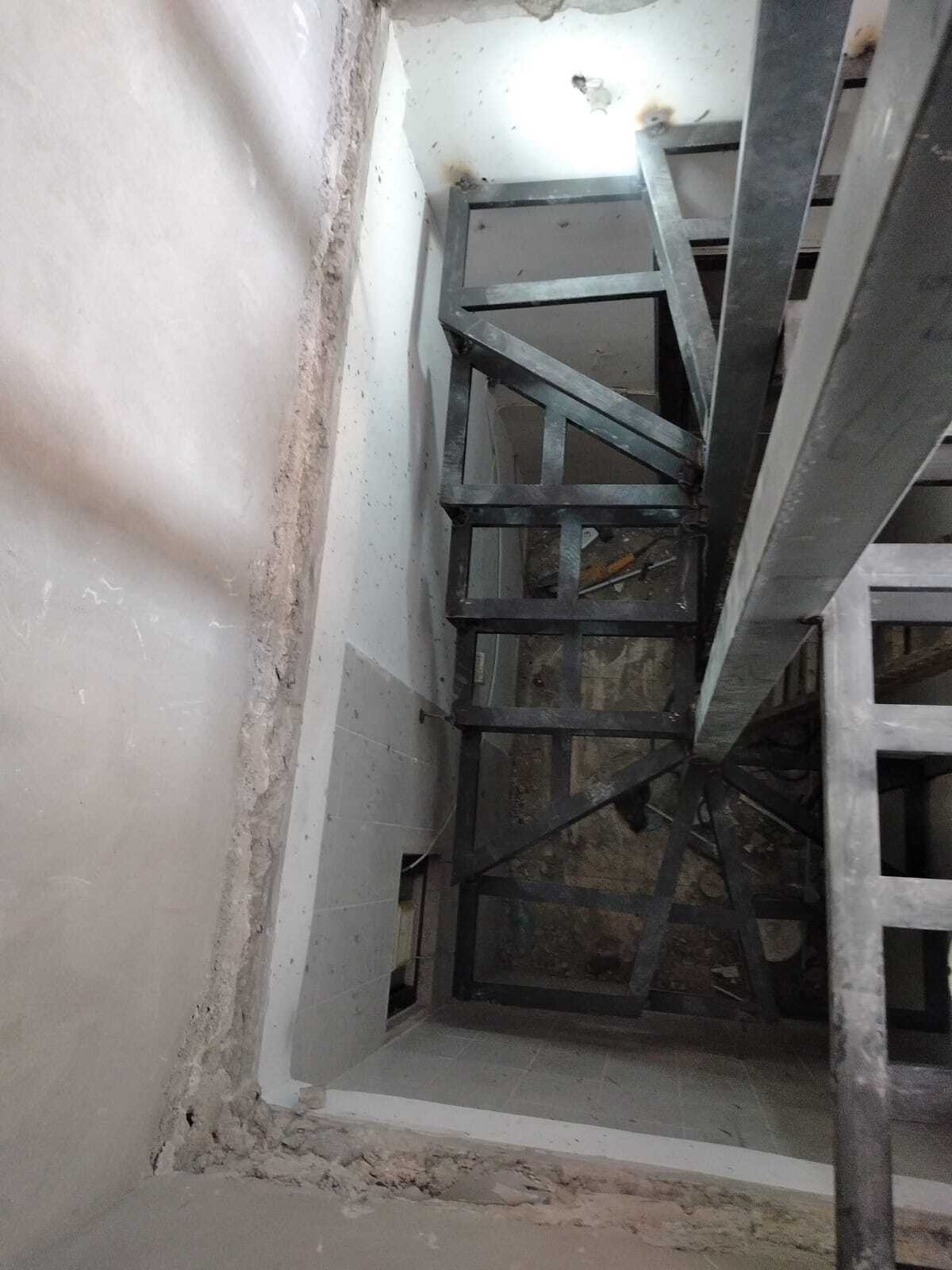 Interior staircase for a duplex apartment