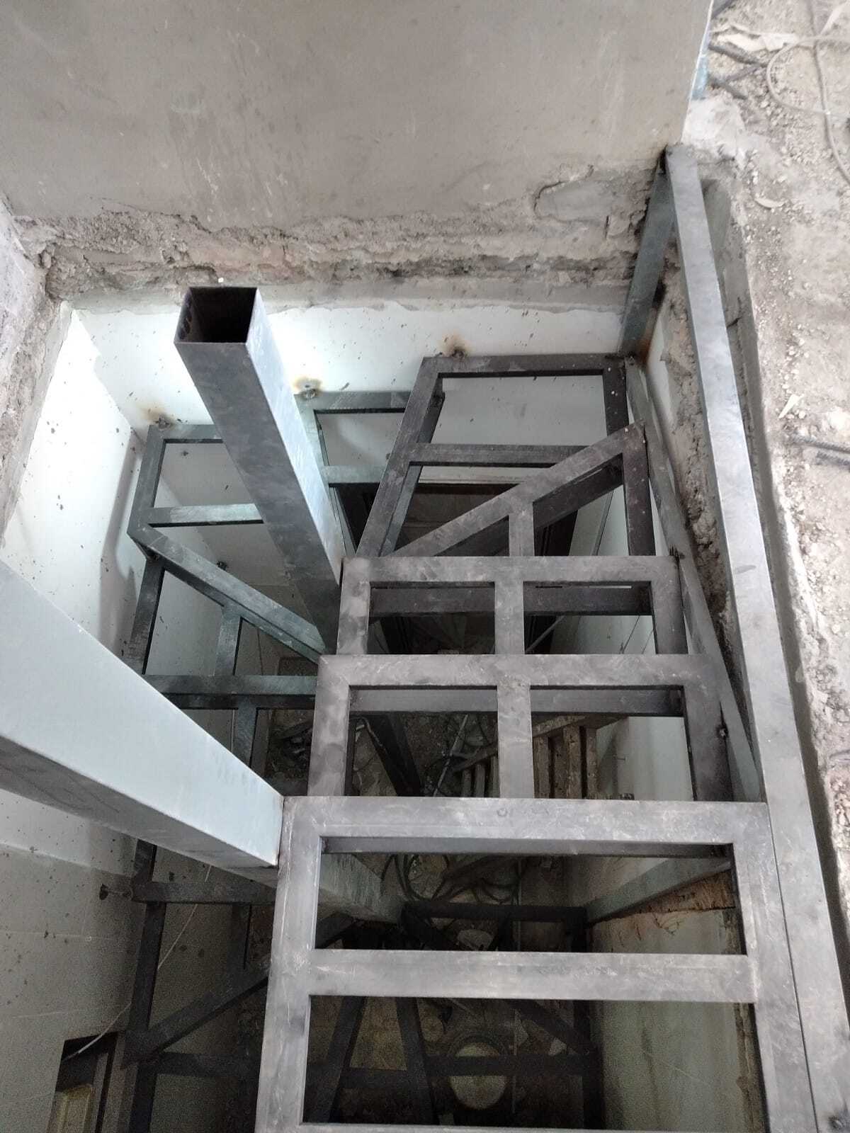 Interior staircase for a duplex apartment