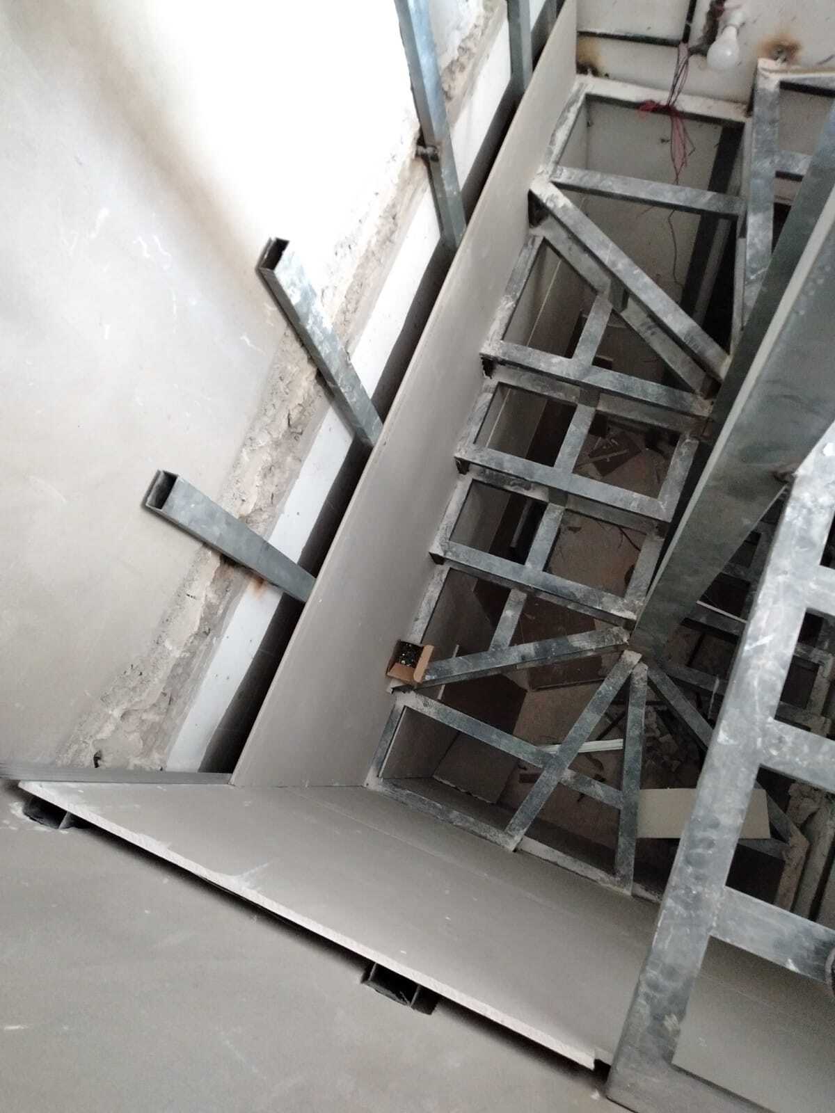 Interior staircase for a duplex apartment