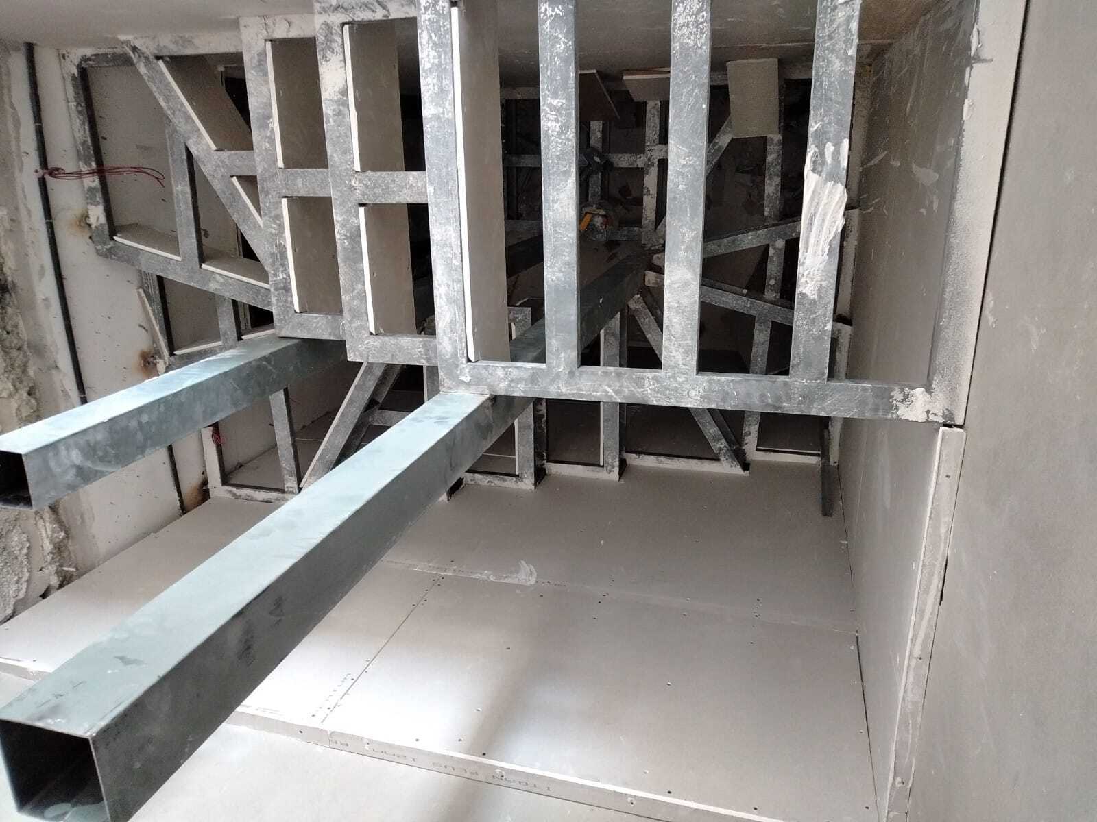 Interior staircase for a duplex apartment