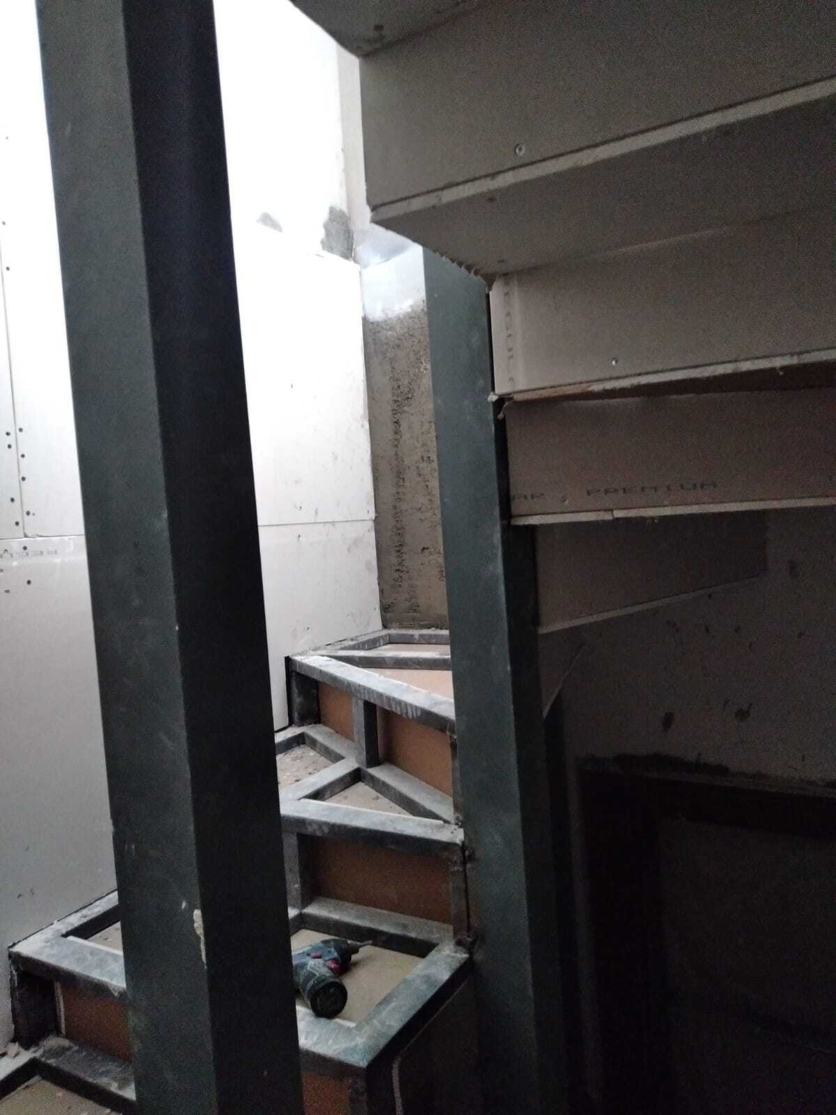 Interior staircase for a duplex apartment