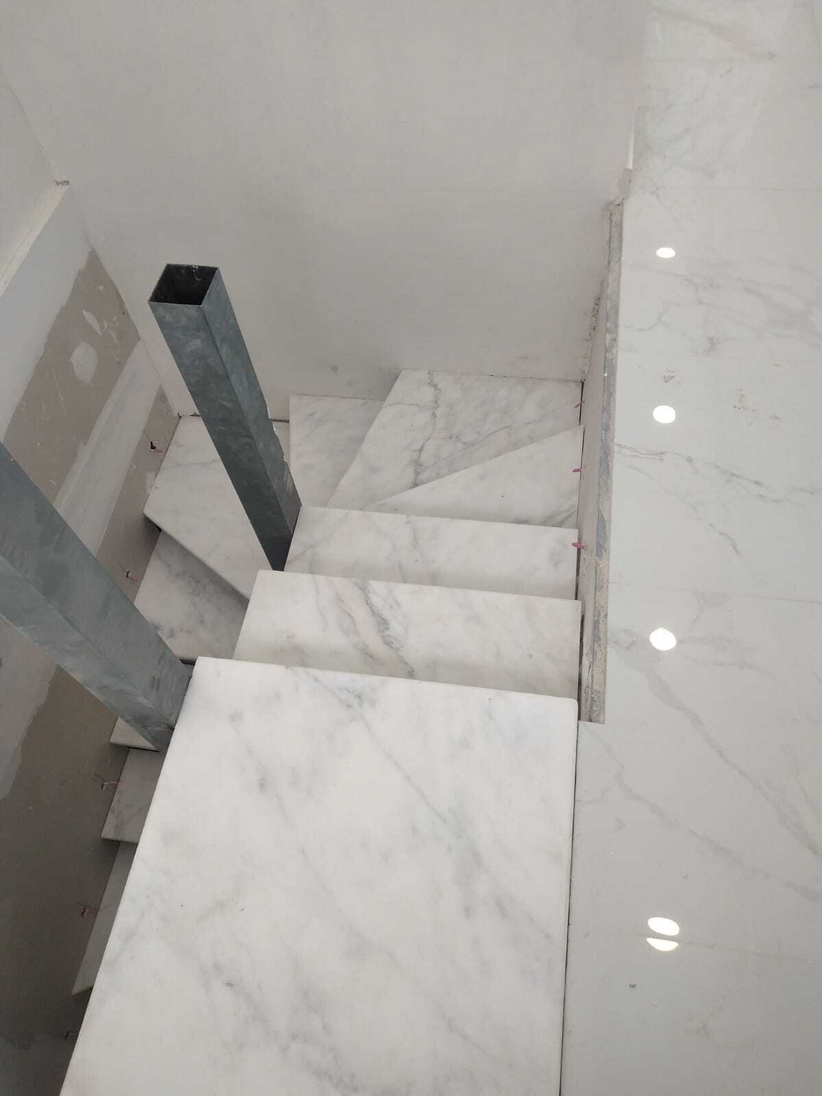 Interior staircase for a duplex apartment