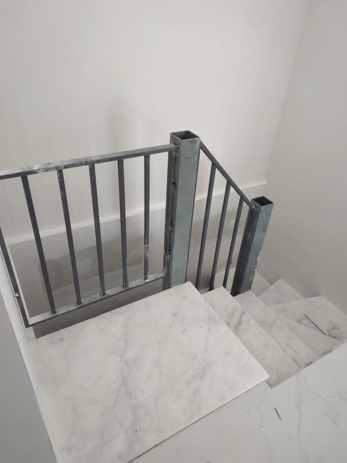 Interior staircase for a duplex apartment