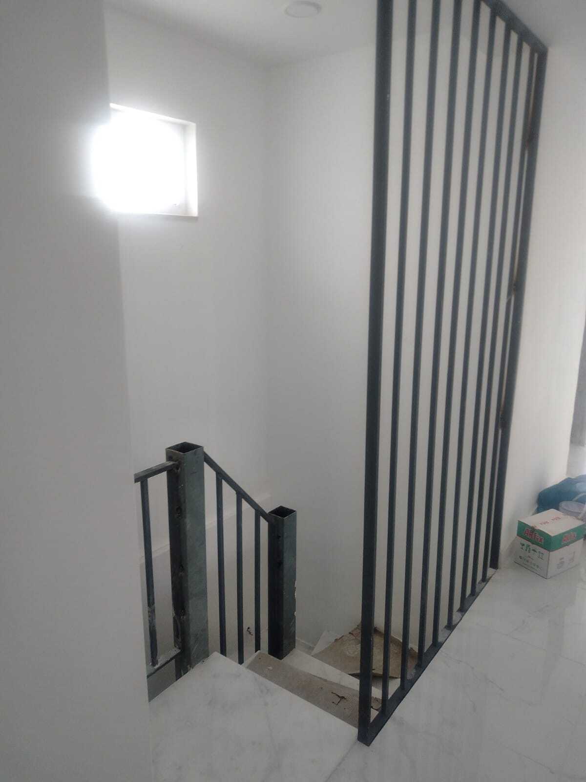 Interior staircase for a duplex apartment