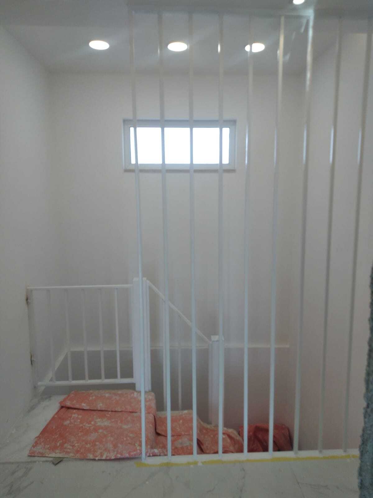 Interior staircase for a duplex apartment