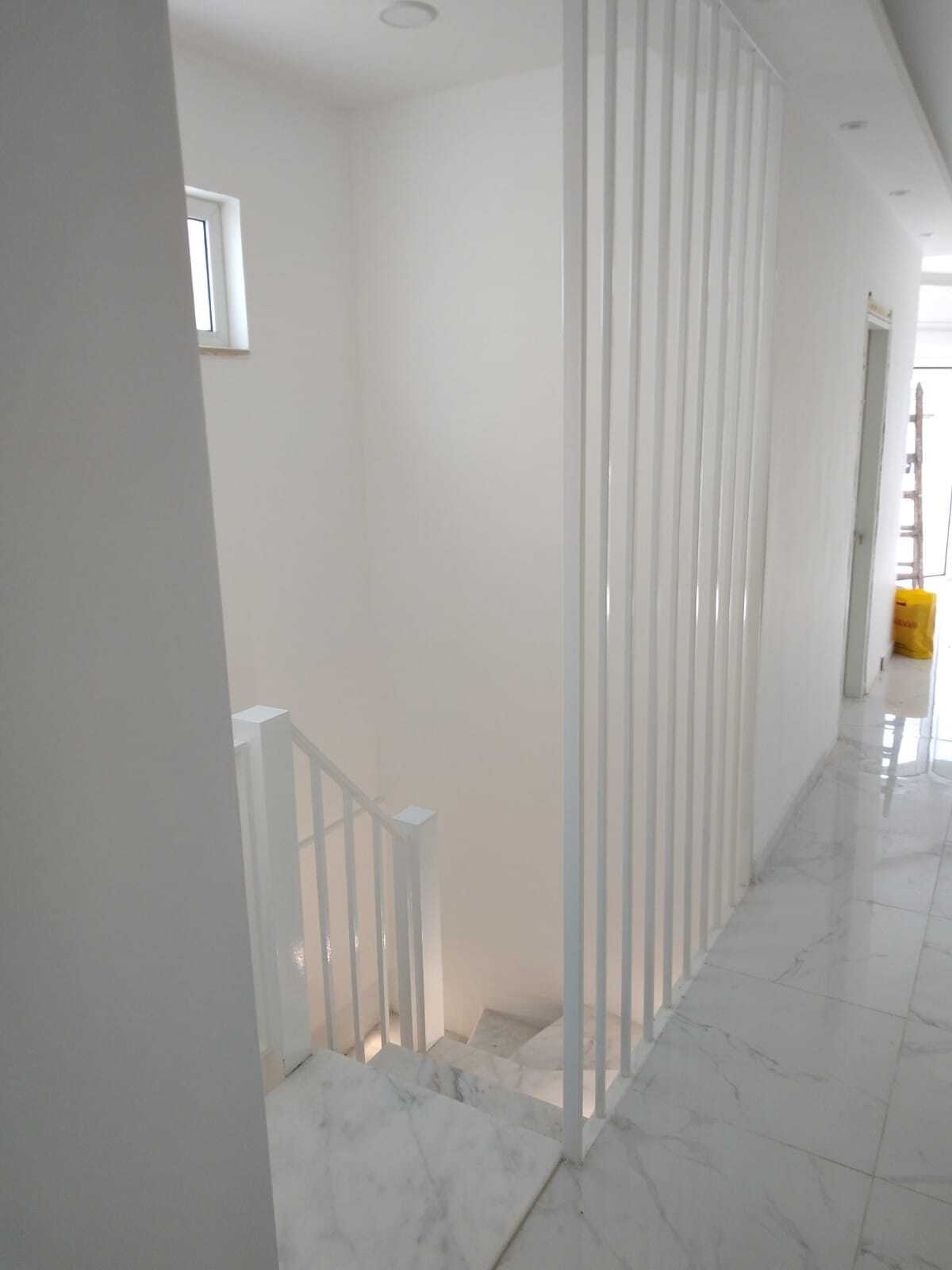 Interior staircase for a duplex apartment