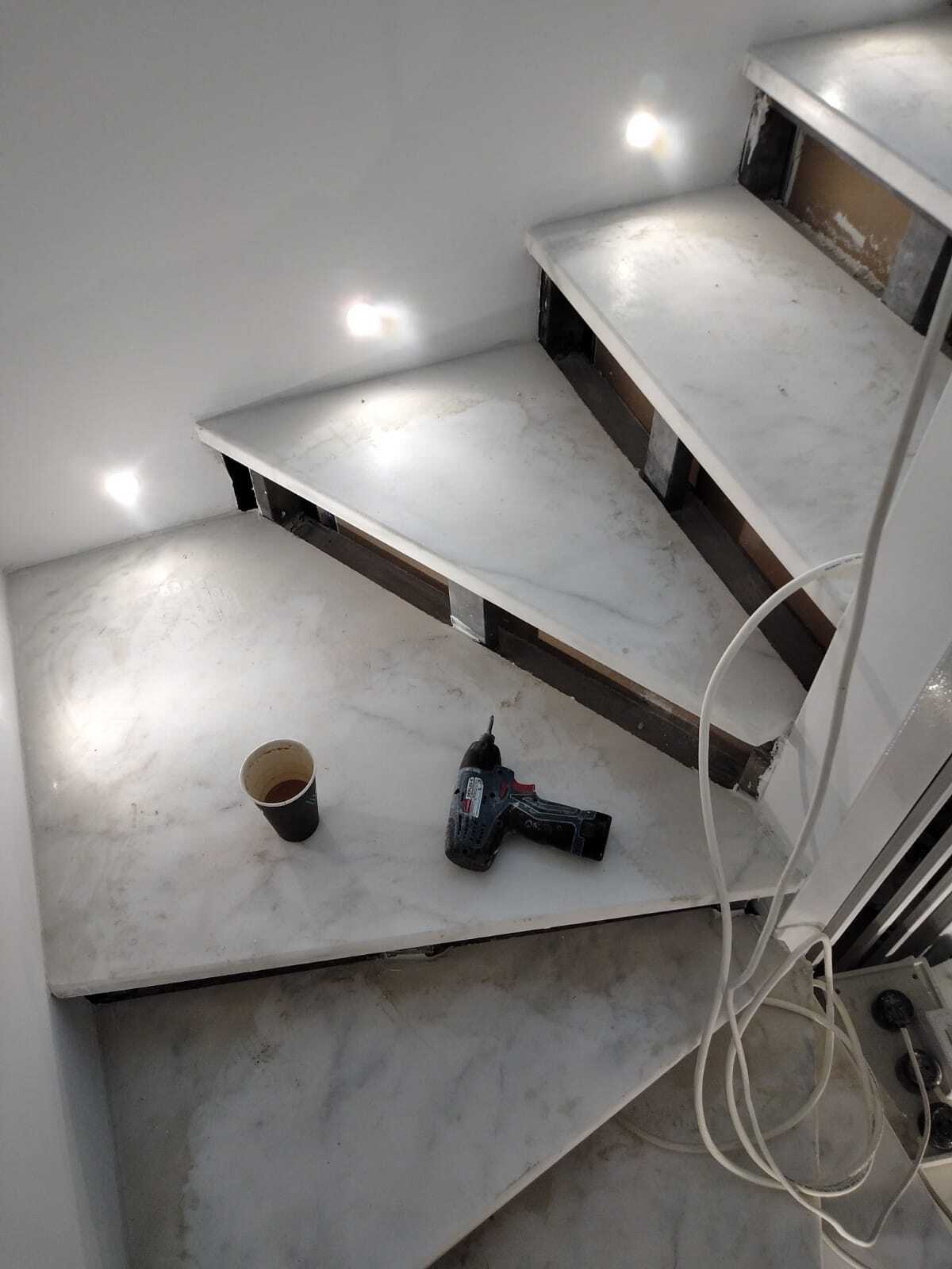 Interior staircase for a duplex apartment