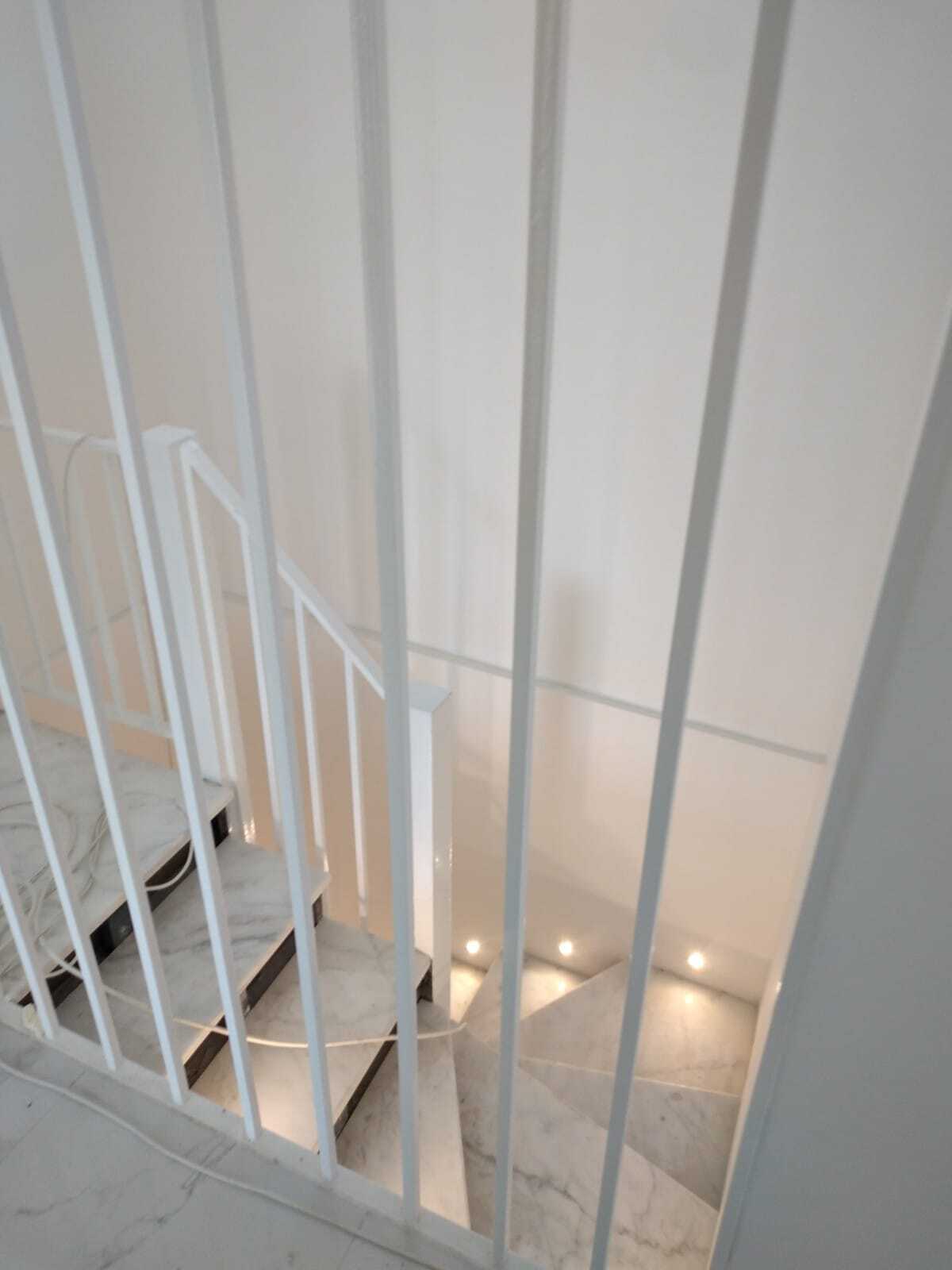 Interior staircase for a duplex apartment