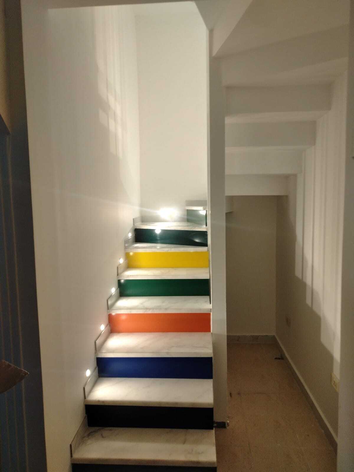 Interior staircase for a duplex apartment