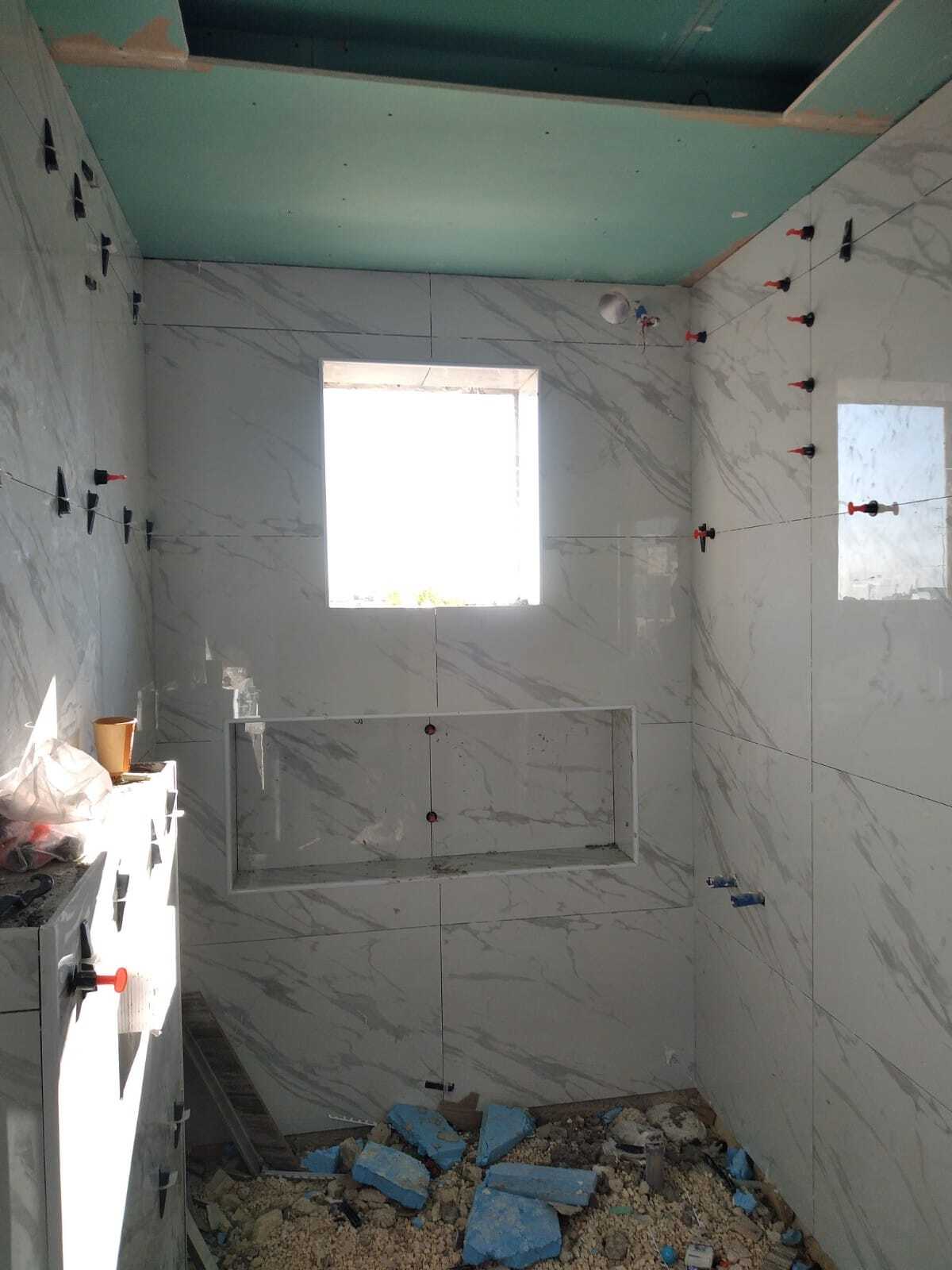 "Enjoy a masterpiece in every corner of your bathroom with our exquisite designs." Modern bathroom decorations and accessories.