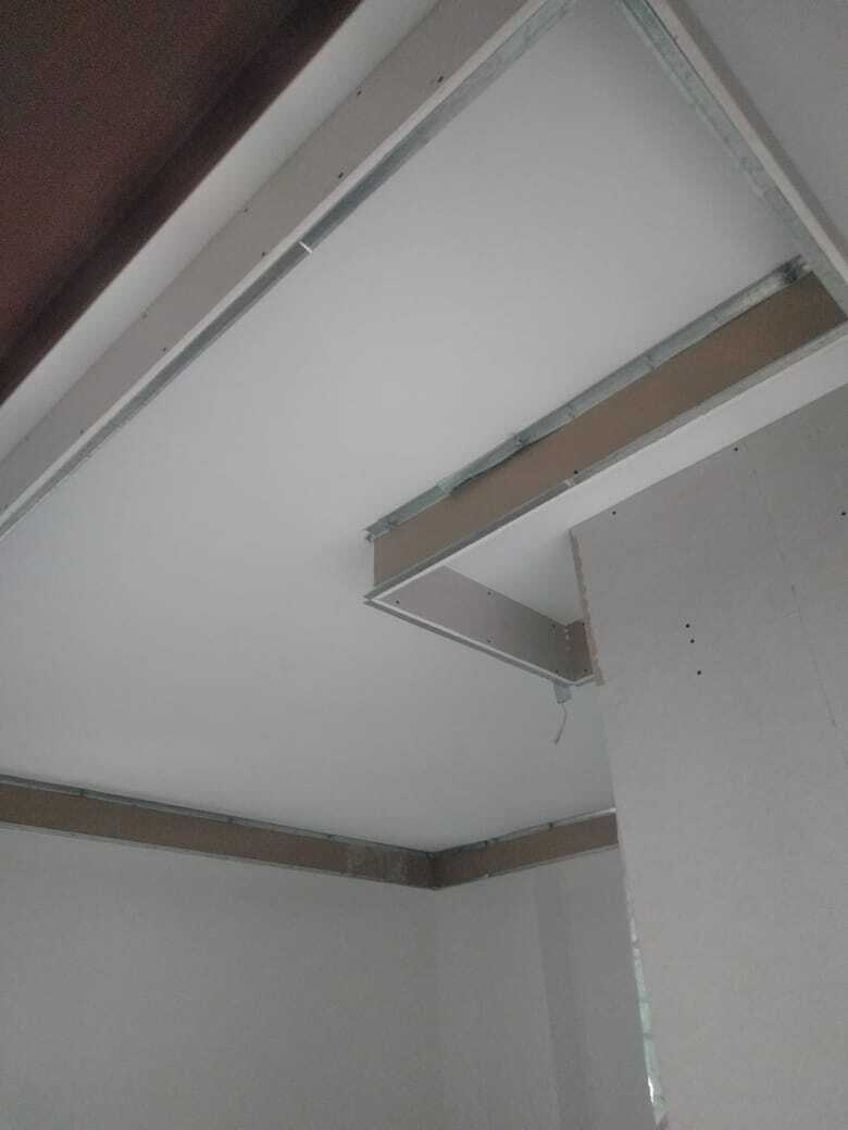 Implementation of decoration works inside a medical clinic in the Al-Rasheed suburb.